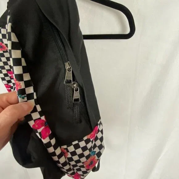 Vans Off the‎ wall Black White Checkered Hibiscus flower Print BackPack. - Picture 9 of 11